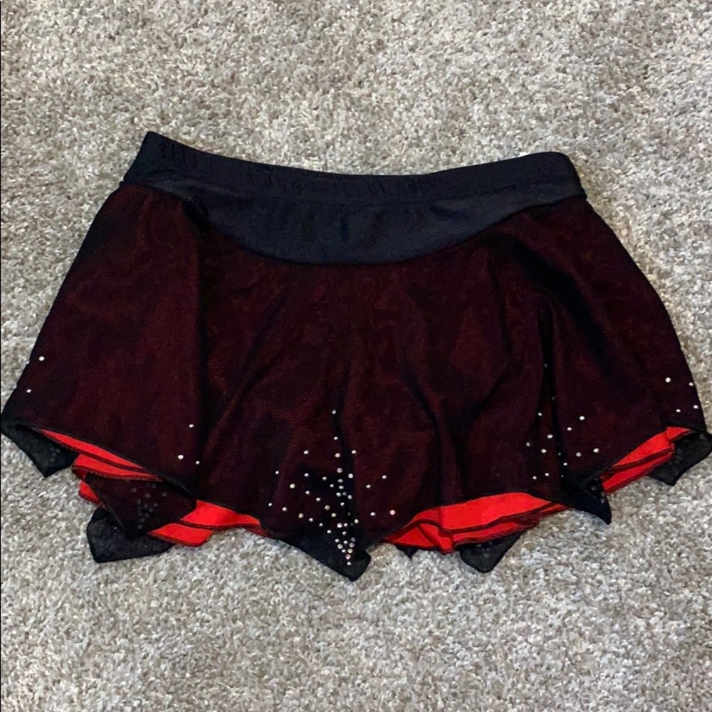 NEW Figure skating skirt, size 26/age 10